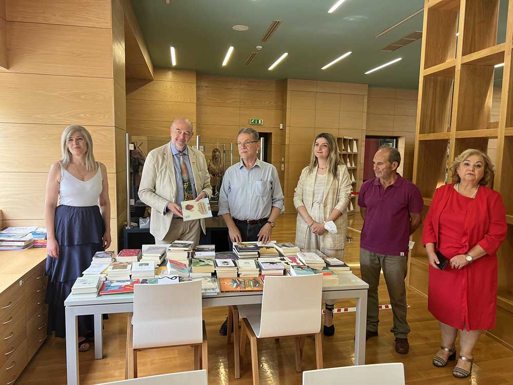 Δωρεά βιβλίων από τον Αν. Πρόξενο της Ομοσπονδιακής της Γερμανίας στην Κοβεντάρειο Δημοτική Βιβλιοθήκη Κοζάνης