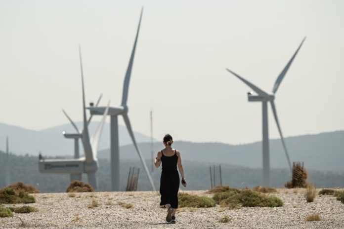 «Βίαιους επενδυτικούς κύκλους» στις ΑΠΕ βλέπει ο Θόδωρος Σκυλακάκης