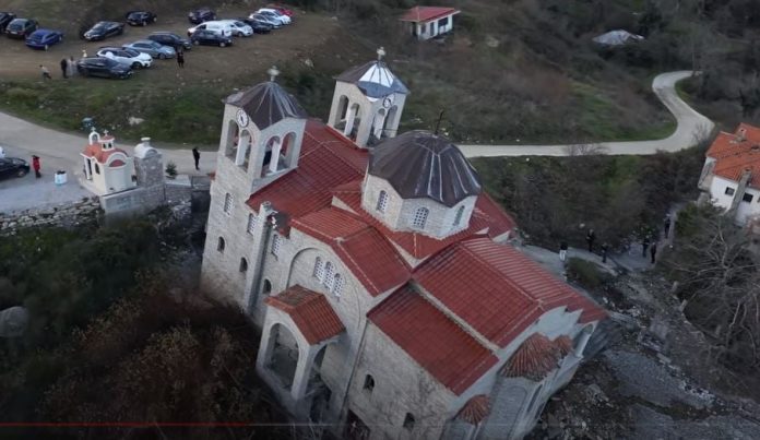 Η μοναδική ορθόδοξη εκκλησία χωρίς εικόνες όπου γίνεται λαϊκό προσκύνημα (Βίντεο)