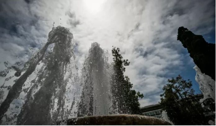 Καιρός hot - dry- windy