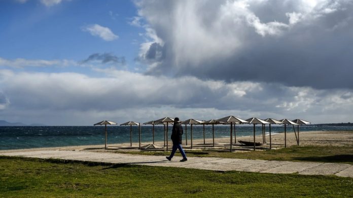 Καιρός: Επιμένει η ανομβρία, ανεβαίνει ο υδράργυρος από Δευτέρα – Οι προβλέψεις για πολικό JetStream