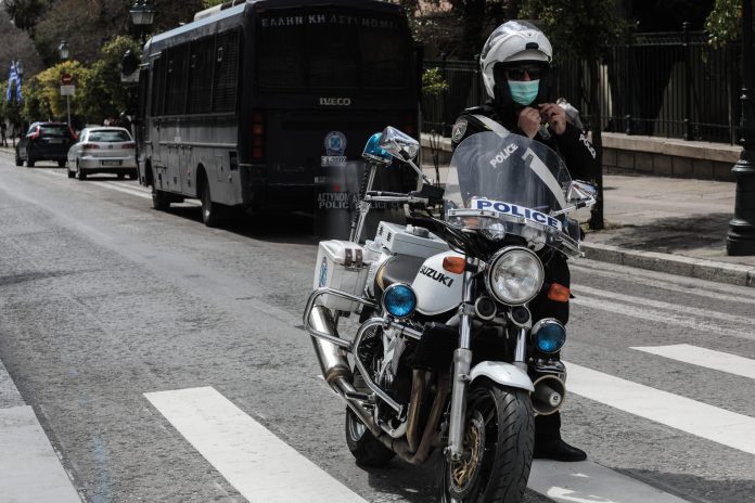 Αυξημένα μέτρα της Τροχαίας κατά τον εορτασμό της 28ης Οκτωβρίου – Απαγόρευση κυκλοφορίας των φορτηγών άνω των 3,5 τόνων