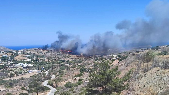 Ηράκλειο: Φωτιά σε χορτολιβαδική έκταση κοντά στη Μονή Βροντησίου