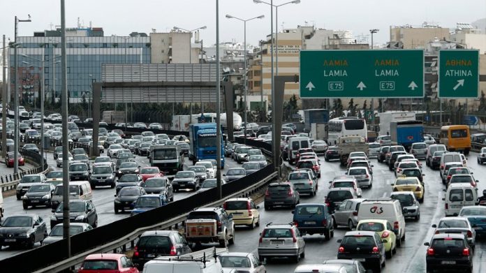 Κίνηση: Ουρές χιλιομέτρων στον Κηφισό από το ύψος Περιστερίου – Χύθηκαν λάδια στο οδόστρωμα