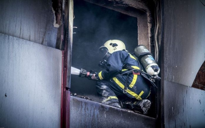 Φωτιά σε εργοστάσιο στο Κορωπί