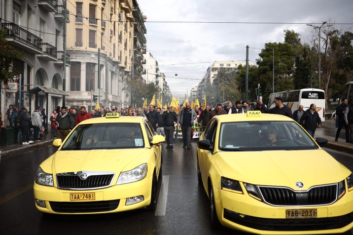 Ταξί: Οι οδηγοί ζητούν την ελεύθερη κυκλοφορία  στις λεωφορειολωρίδες – Τα αιτήματα τους