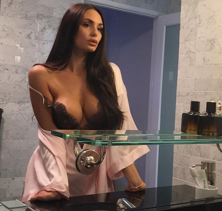 Rosie Roff: Πλούσια προσόντα και αμαρτωλές πόζες