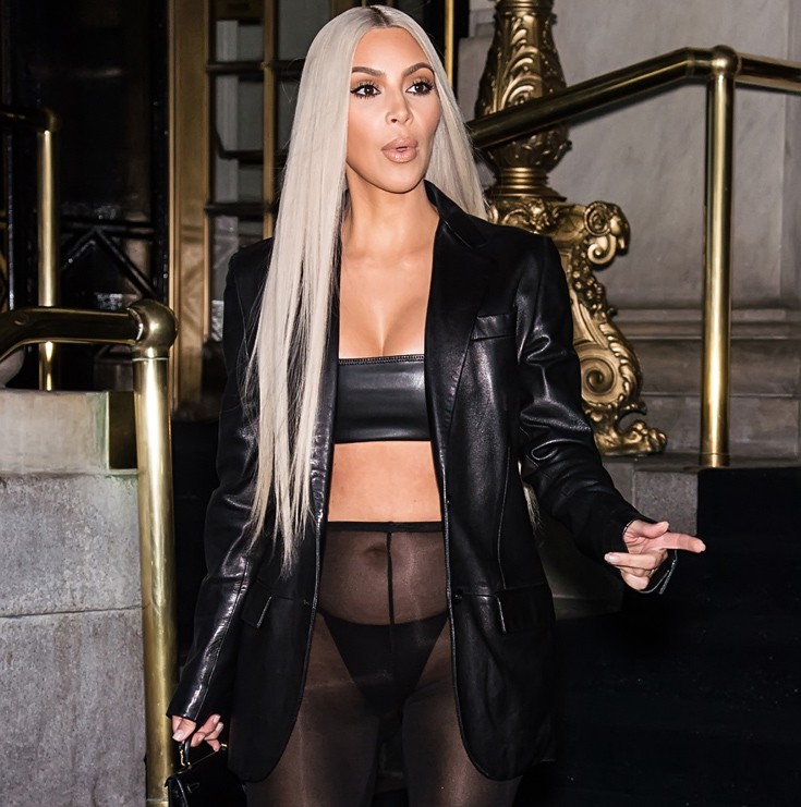 Η Kim Kardashian με see-through κολάν σε βραβεία