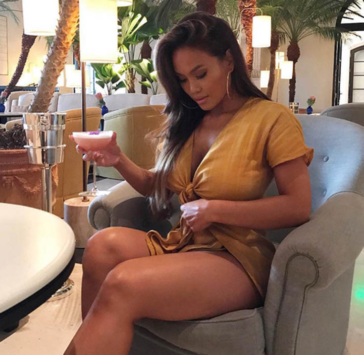 Η Daphne Joy αποθεώνει τις γυναικείες καμπύλες