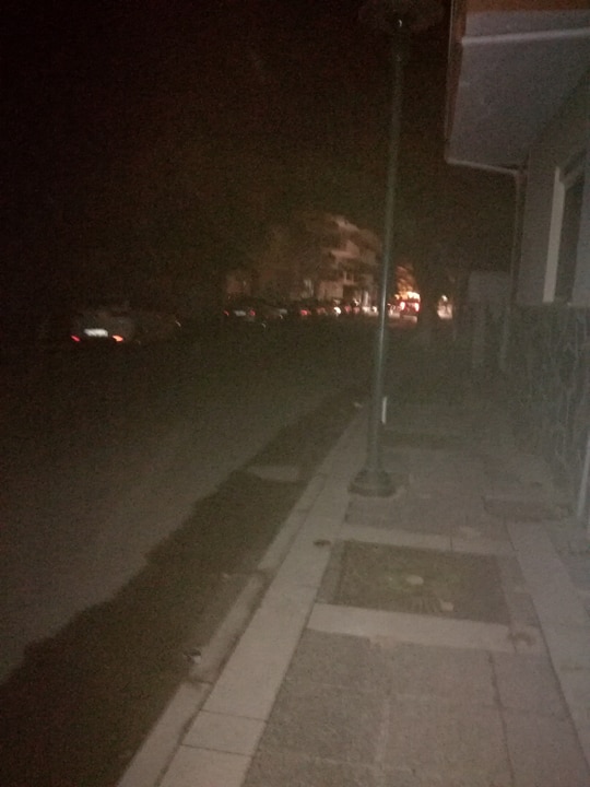 Το απόλυτο σκοτάδι σε κεντρικότατο δρόμο της Πτολεμαΐδας!