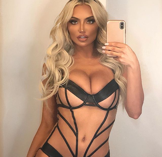 Lindsey Pelas: Ένα μπούστο φωτιά!