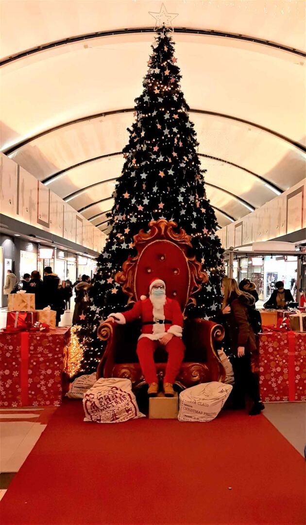 Με μια όμορφη γιορτή γεμάτη εκπλήξεις και χαμογελαστά πρόσωπα, άναψε το Χριστουγεννιάτικο Δέντρο στο Fashion City Outlet