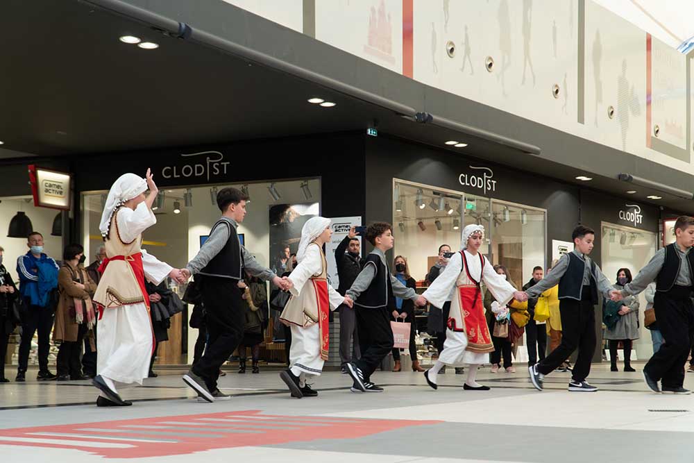 Εορταστική ατμόσφαιρα στο Fashion City Outlet για την επέτειο της 25ης Μαρτίου