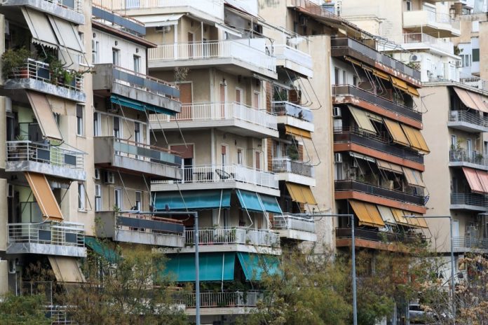 Σε ιστορικά χαμηλά η ιδιοκατοίκηση στην Ελλάδα