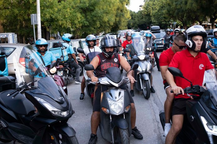 Θεσσαλονίκη: Μοτοπορεία διανομέων με οικονομικά αιτήματα