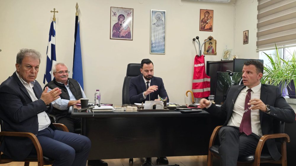 Στο «Μποδοσάκειo» Νοσοκομείο ο Περιφερειάρχης Γιώργος Αμανατίδης και ο Διοικητής της 3ης ΥΠΕ Δημήτρης Τσαλικάκης Στο «Μποδοσάκειo» Νοσοκομείο ο Περιφερειάρχης Γιώργος Αμανατίδης και ο Διοικητής της 3ης ΥΠΕ Δημήτρης Τσαλικάκης