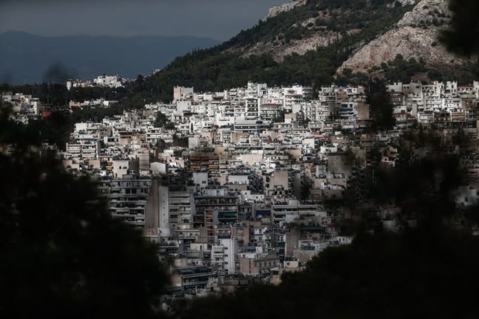 Επίδομα θέρμανσης: Τι ισχύει με τις πολυκατοικίες, πώς θα πάρουν χρήματα οι ένοικοι