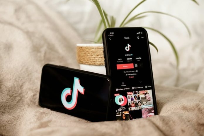 TikTok τέλος από τα app stores Apple και Google - Προθεσμία στις ΗΠΑ ως 19/1