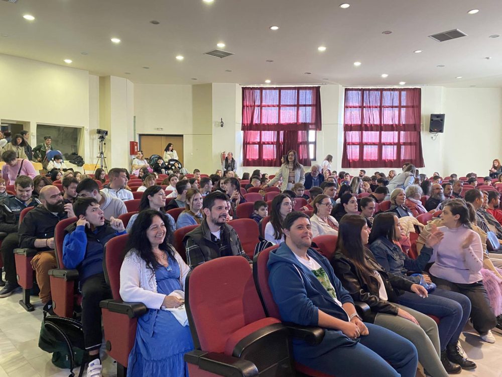 ΕΝΑ ΔΩΡΟ ΑΛΛΙΩΤΙΚΟ ΑΠΟ ΤΑ ΑΛΛΑ από το Μουσικό Σχολείο Πτολεμαΐδας προς τους Λαμπηδόνες