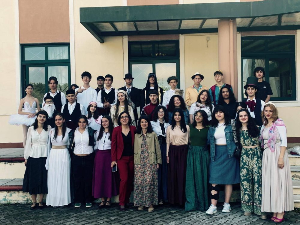 ΕΝΑ ΔΩΡΟ ΑΛΛΙΩΤΙΚΟ ΑΠΟ ΤΑ ΑΛΛΑ από το Μουσικό Σχολείο Πτολεμαΐδας προς τους Λαμπηδόνες