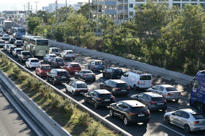 Κυκλοφοριακό κομφούζιο στους δρόμους – Χωρίς φανάρια η Κηφισίας – Η απάντηση της Τροχαίας (χάρτης)