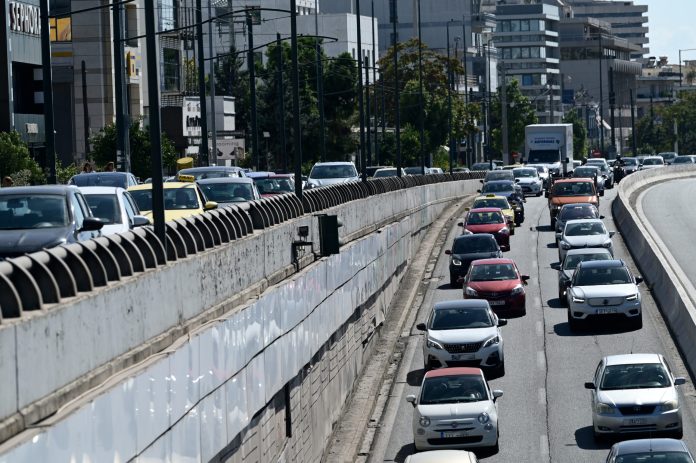 Λεωφόρος Κηφισίας: Δυσχέρεια στην κυκλοφορία από ακινητοποιημένο όχημα