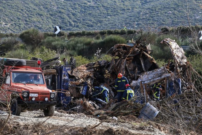 Τέμπη: Κάλεσμα για συγκέντρωση στη Βουλή από τους συγγενείς των θυμάτων – Απαιτούν εξηγήσεις από τον Τασούλα