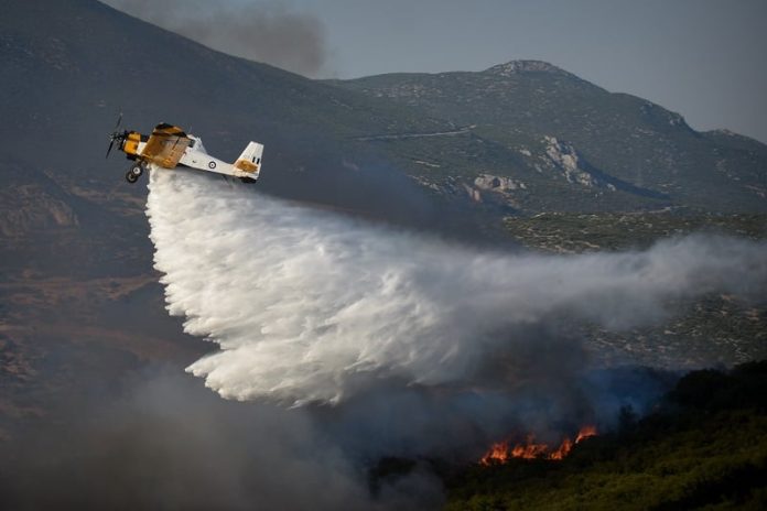 Φωτιά σε εξέλιξη σε αγροτοδασική έκταση στην Νέα Αμφίπολη Σερρών