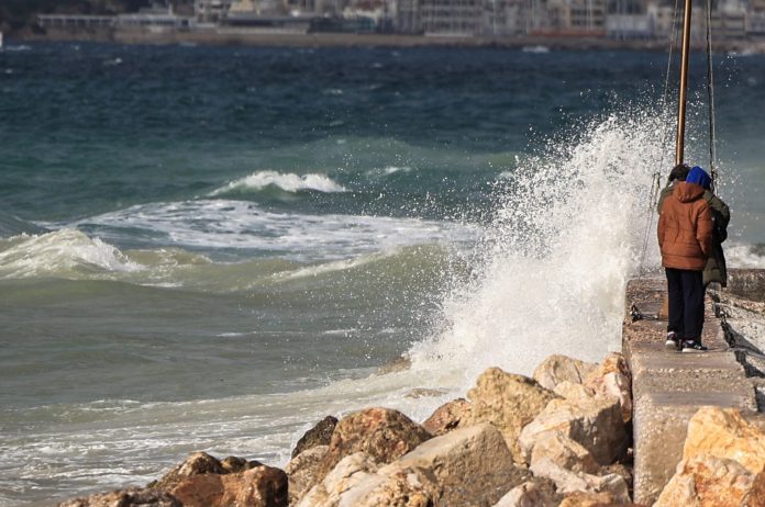 Καιρός – Πρόβλεψη Τσατραφύλλια: «Πολικός αεροχείμαρρος» φέρνει σφοδρές βροχές και καταιγίδες, ακόμη και χιόνια