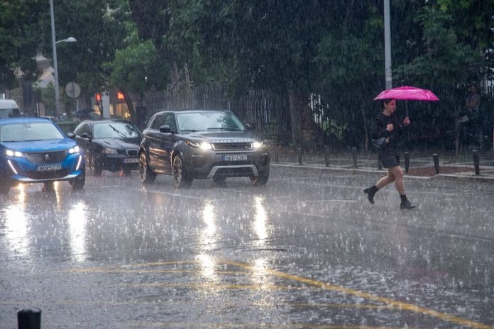 Έκτακτο δελτίο επιδείνωσης καιρού εξέδωσε η ΕΜΥ – Ποιες περιοχές θα πλήξει τις επόμενες ώρες η «ψυχρή λίμνη»