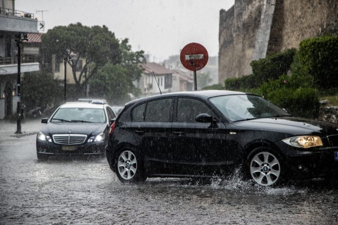 Θεσσαλονίκη: Τις 80 έφτασαν οι κλήσεις που δέχθηκε η Πυροσβεστική κατά τη διάρκεια της καταιγίδας