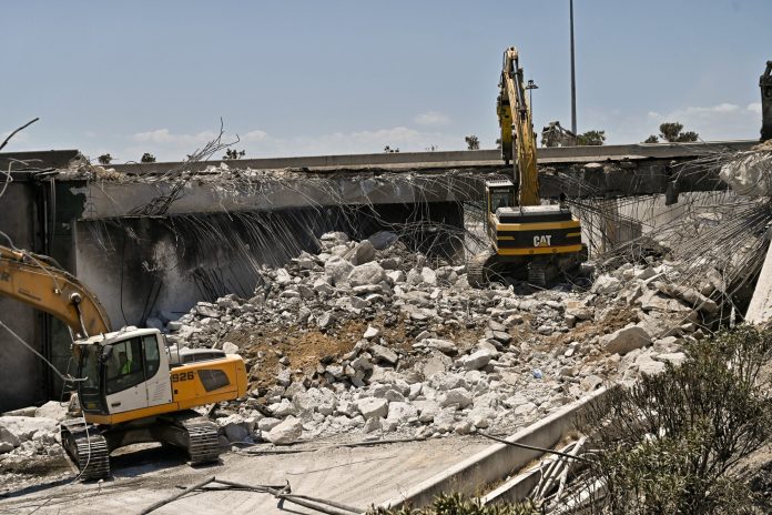 Η ΕΛΑΣ αναζητά πληροφορίες για το τροχαίο με το βυτιοφόρο που ανετράπη και πήρε φωτιά στην Αθηνών – Κορίνθου