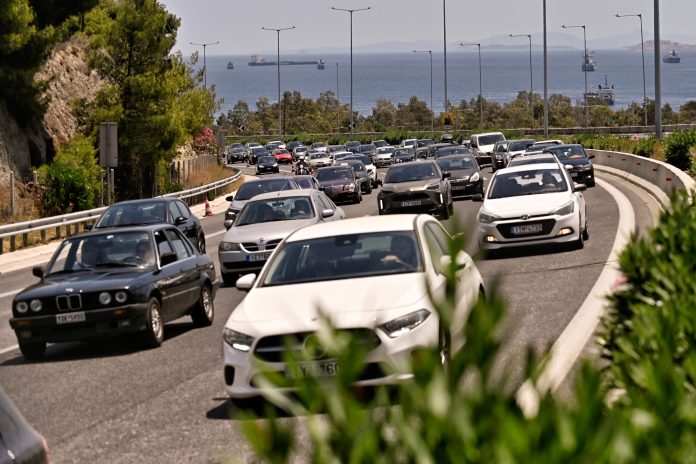 Κίνηση στους δρόμους: Κυκλοφοριακό κομφούζιο σε Κηφισό και Κηφισίας – Καθυστερήσεις 20′ στην Αττική Οδό