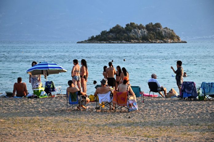 Καύσωνας: Κόλλησε στους 40°C ο υδράργυρος – Οι τρεις «πύρινες» μέρες της βδομάδας – Πότε κορυφώνεται η ζέστη – Πρόγνωση Μαρουσάκη