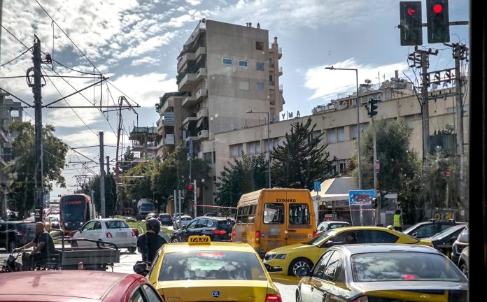 Κίνηση στους δρόμους: Τροχαίο ατύχημα στον Κηφισό – Μποτιλιάρισμα σε Κατεχάκη και Κηφισίας