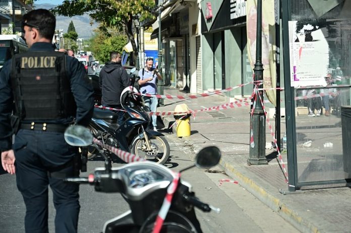 Χειρουργήθηκε στο κεφάλι η 14χρονη που τραυματίστηκε από σοβά σε στάση λεωφορείου στους Αγίους Αναργύρους