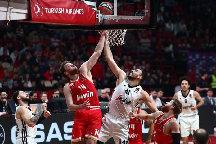 Euroleague: «Πυροβόλα» Βεζένκοφ και Φουρνιές οδήγησαν στη νίκη τον Ολυμπιακό