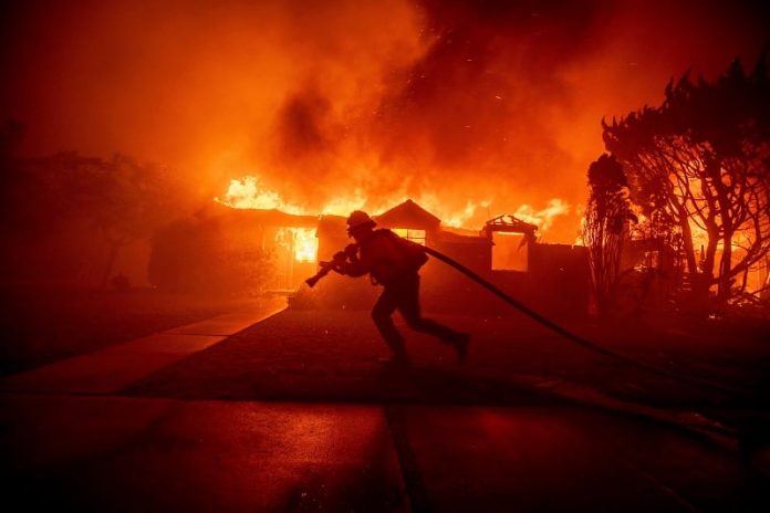 Πύρινη κόλαση με νεκρούς και τραυματίες στο Λος Άντζελες