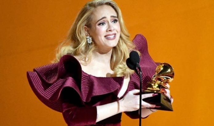 Adele: Αποσύρεται με δικαστική απόφαση το τραγούδι «Million Years Ago» – Βραζιλιάνος συνθέτης κατέθεσε αγωγή για λογοκλοπή