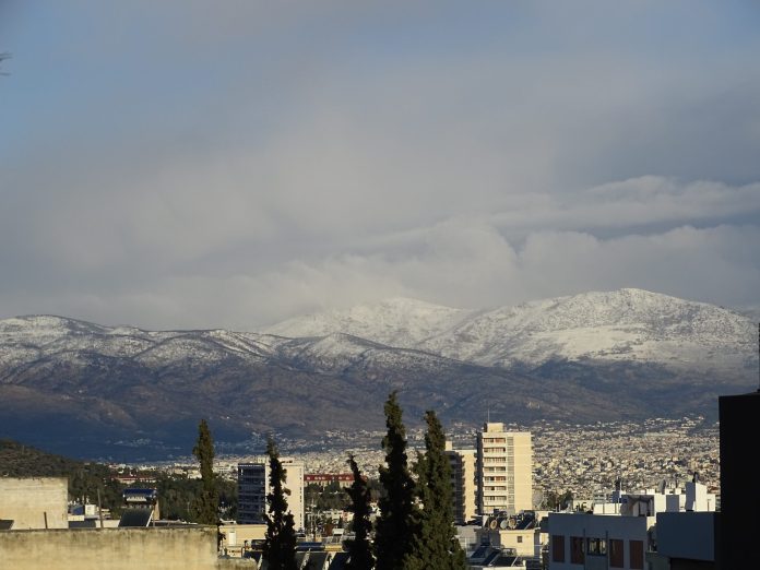 Υποχωρεί η κακοκαιρία: Τσουχτερό κρύο και βροχές την Κυριακή – Με τι καιρό θα κάνουμε Πρωτοχρονιά