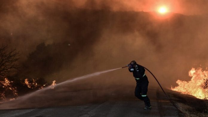 Σάμος: Υπό μερικό έλεγχο η φωτιά στη θέση Ποτοκάκι