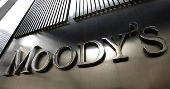 Moody’s: Προβλέπει ανάπτυξη 5,3% το 2022 και 1,8% το 2023