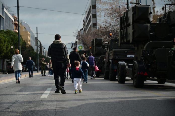 25η Μαρτίου: Η προετοιμασία για την μεγάλη στρατιωτική παρέλαση στην Αθήνα (Φωτό & Βίντεο)