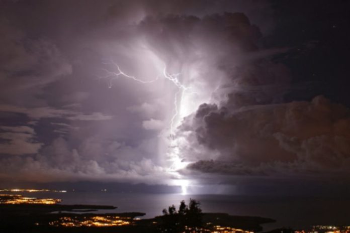 Κακοκαιρία Bora: «Κόκκινος συναγερμός» σε πολλές περιοχές της χώρας – Έκκληση για περιορισμό μετακινήσεων τις νυχτερινές ώρες