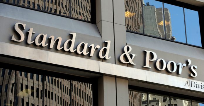 Standard &amp; Poor&#039;s: Διατήρησε το αξιόχρεο στο BBB-, αναβάθμισε το outlook