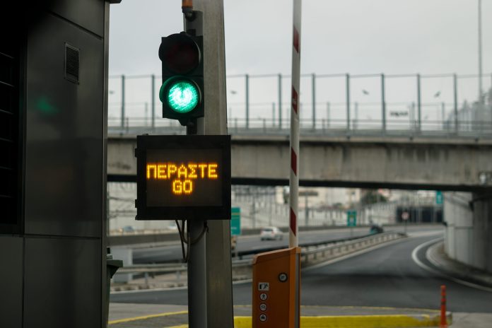 Τροχαίο στην Αττική Οδό: Κλειστές δύο λωρίδες – Καθυστερήσεις μετά τα διόδια Κορωπίου