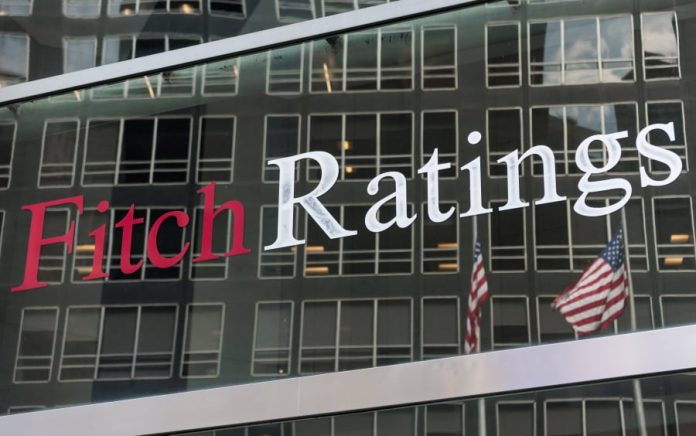 Fitch: Διατήρησε την αξιολόγηση «ΒΒΒ-», σταθερές οι προοπτικές