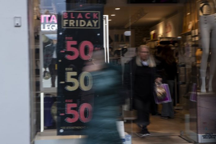 Μαζί με την Black Friday 2024 και τα επιδόματα ΟΠΕΚΑ