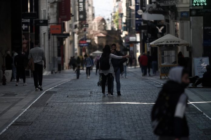 Όλες οι αλλαγές σε μισθούς, συντάξεις, ασφαλιστικές εισφορές και αναπηρία το 2025