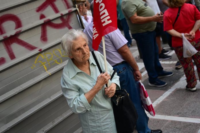 Νωρίτερα στη σύνταξη 6 στους 10 ασφαλισμένους - Ποιοι μπορούν και πόσο κερδίζουν